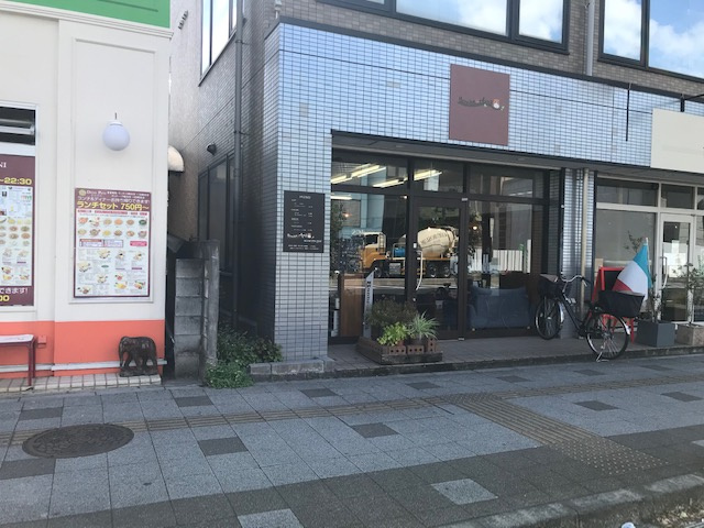 新横溝ビルのエントランス