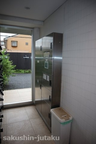 スマータス幕張本郷のエントランス|宅配ボックスあり