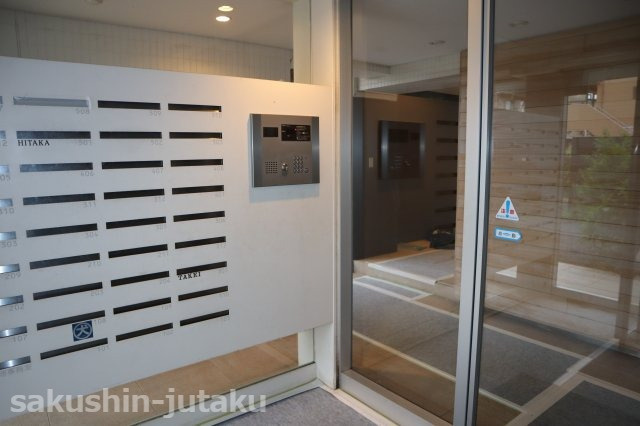 スマータス幕張本郷のエントランス|オートロック　宅配ボックス
