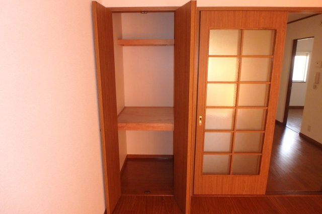ドミールたかねB棟の収納
