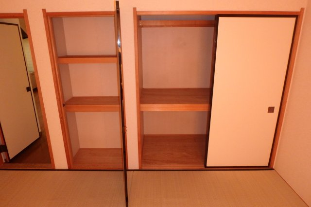 ドミールたかねB棟の収納