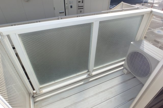 ドミールたかねB棟のバルコニー