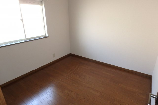 ドミールたかねB棟の洋室