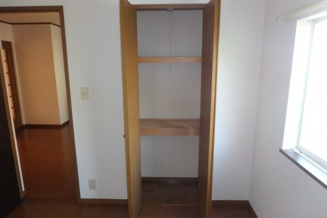 ドミールたかねB棟の収納