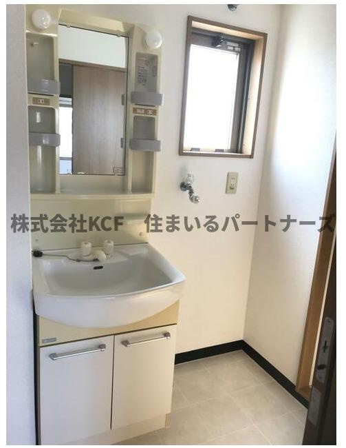 マリモBLDの独立洗面台|独立洗面台、小物を置くことができて便利です