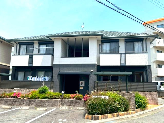 サンシャインヒルズB棟の外観