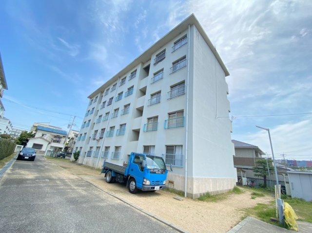 名谷農住団地Ｈ棟の外観