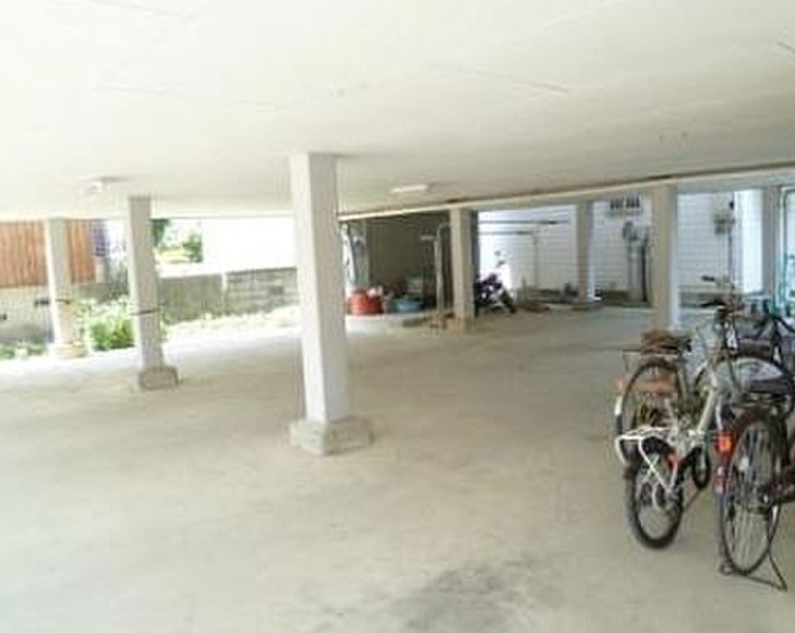 サンハイツ坂口の駐車場|駐車場があるので、車を買う予定の方も安心です