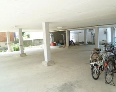 【駐車場】 | サンハイツ坂口 | 駐車場があるので、車を買う予定の方も安心です