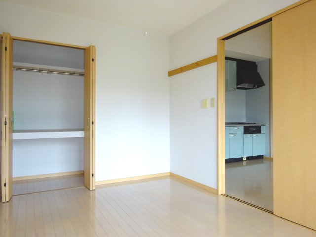 Ｆ２マンションの洋室