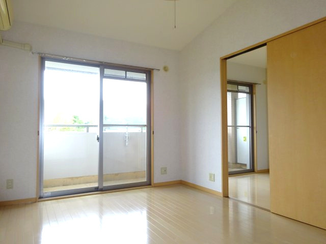 Ｆ２マンションの居間・リビング