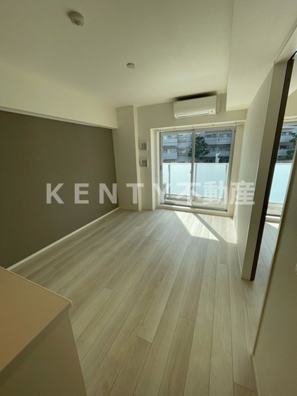 【居間・リビング】 | パークリュクス蒲田一丁目 | こちらのリビングで趣味の時間をお楽しみください