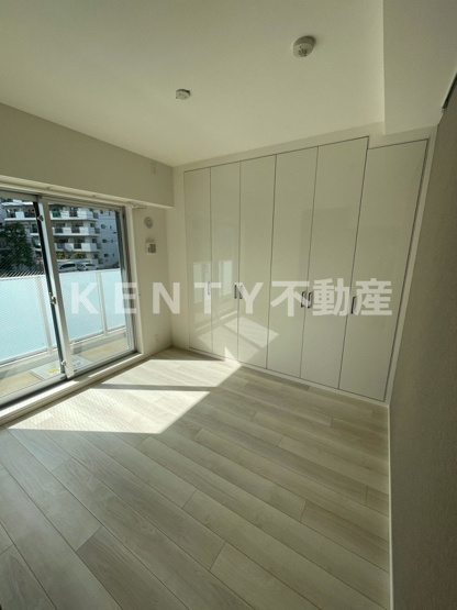 【寝室】 | パークリュクス蒲田一丁目 | 使い勝手のいい寝室です