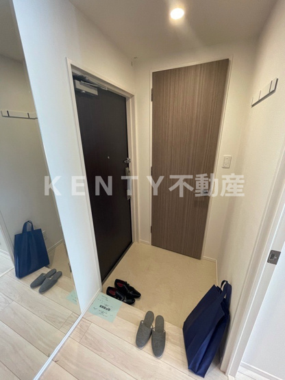 【玄関】 | パークリュクス蒲田一丁目 | 明るい玄関です