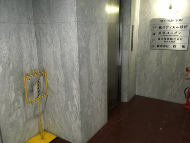 蔵前イセキビルのエントランス