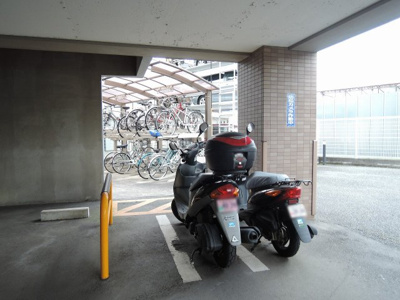 【その他共用部分】 | グランイーグル綱島 | バイク置場です。