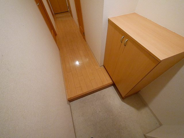 シャルマンコートの玄関|収納もある玄関です