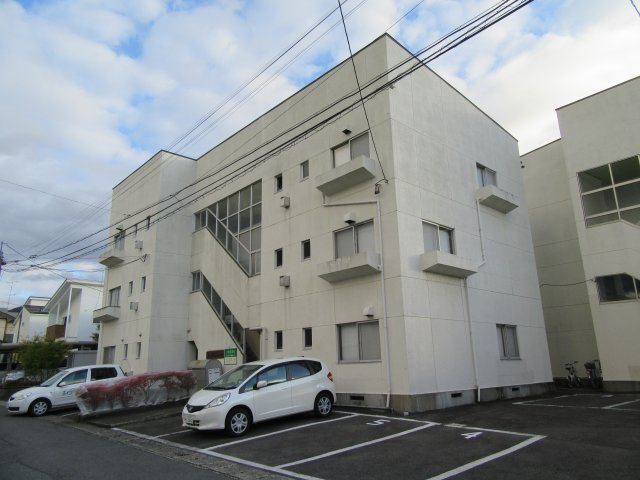 あこやコーポラスAの駐車場