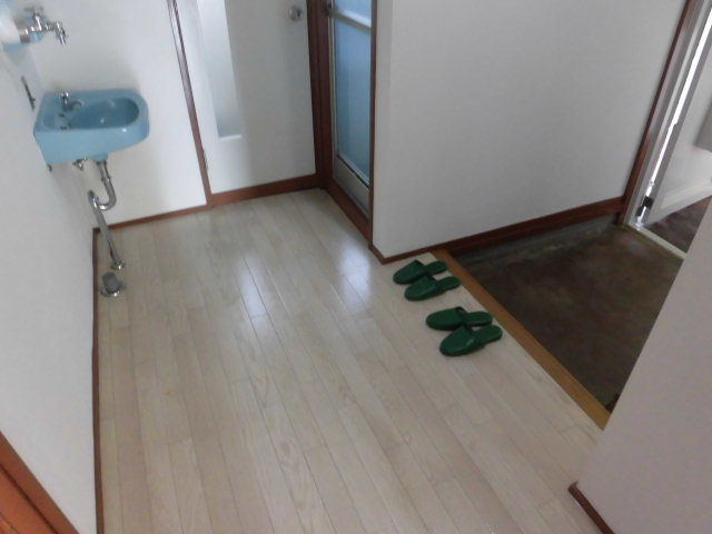 あこやコーポラスAの玄関