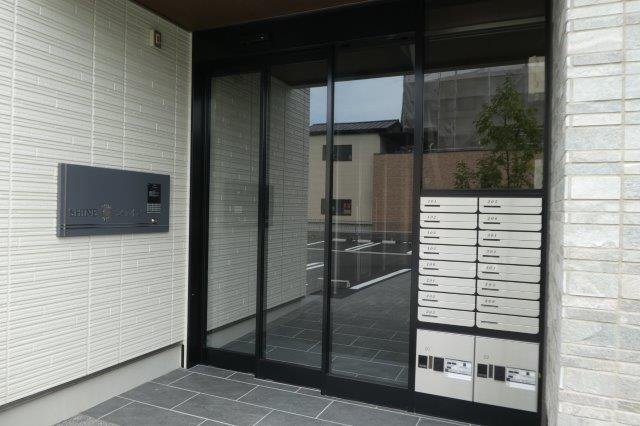 倉敷市新田のアパートのエントランス