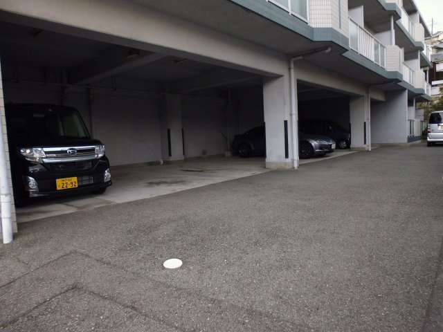 ベルトピア朝霧の駐車場