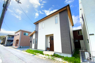 【外観】 | 彦根市平田町　中古戸建 | 《ローンの事やお家探しのご相談は（株）ゆいホームにお任せ下さい。ちょっとした疑問にも解りやすくお応えします。》お気軽にどうぞ(^^)/