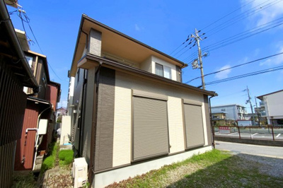 【外観】 | 彦根市平田町　中古戸建 | 《インナーバルコニー》で多少の雨なら洗濯物も気にせず安心です。