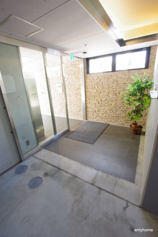 SSK　NORTH　OSAKA　仲介手数料無料のロビー