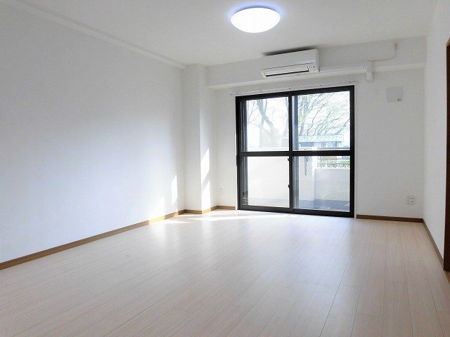 アーク昭島レジデンスの居間・リビング