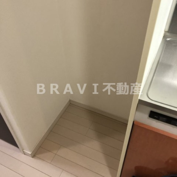 サムティ本町東レジックス　BRAVI不動産の設備|【サムティ本町東レジックス】キッチン横冷蔵庫置き場