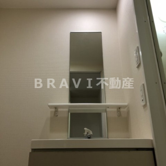 サムティ本町東レジックス　BRAVI不動産の独立洗面台|【サムティ本町東レジックス】独立洗面台あり、毎朝おしゃれに忙しい女性の方におすすめです