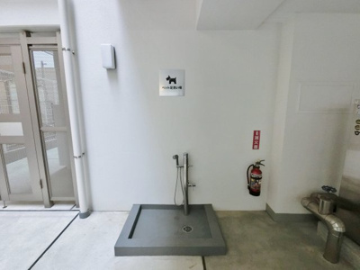 【その他共用部分】 | セルアージュ湘南台プルーム | ペットの足洗い場を設置。犬猫3匹まで飼育可。中型犬までとなります。