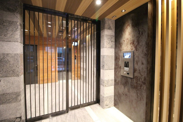 セイワパレス京町堀　BRAVI不動産のエントランス