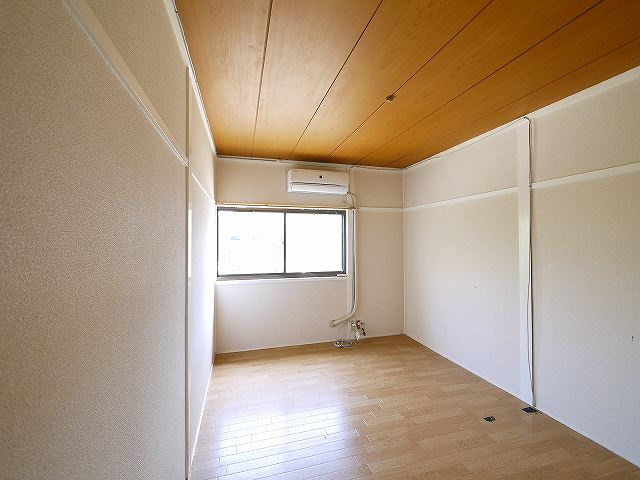 三条三和ハイツの内装|明るい色調の室内です