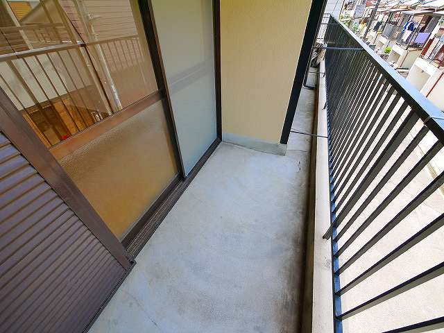 三条三和ハイツのバルコニー|開放的で明るい空間を演出してくれるバルコニーです