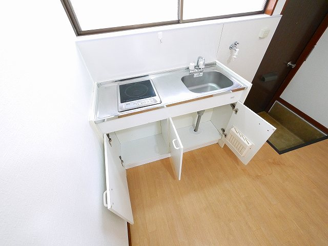 三条三和ハイツのキッチン|キッチンでお料理をお楽しみください