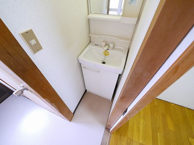 三条三和ハイツの独立洗面台|独立洗面台で身支度をすべて済ませてしまいましょう