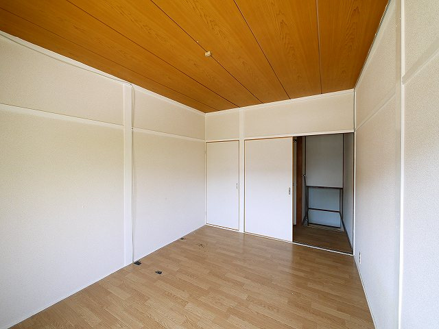 三条三和ハイツの洋室|明るい洋室です