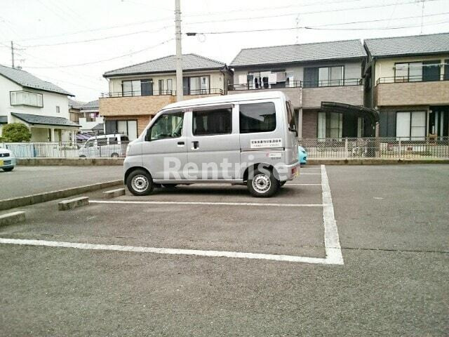 エルディム若宮の駐車場