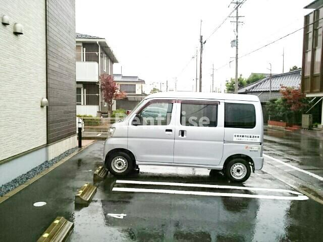 アビタシオン柳戸東の駐車場