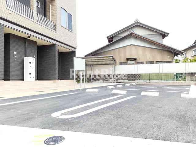 オルカの駐車場