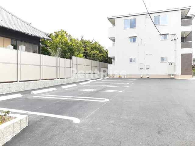 ブリーズ　スクエアの駐車場