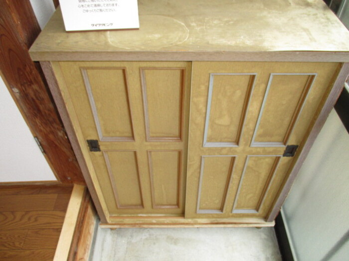 鶴岡貸家の玄関