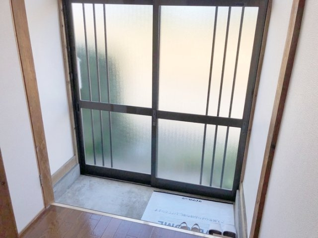 鶴岡貸家の玄関