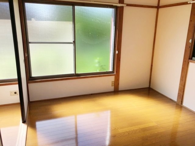 鶴岡貸家の居間・リビング