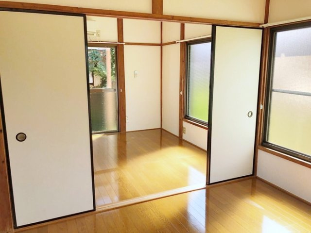 鶴岡貸家の洋室