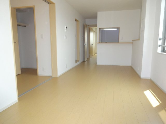 クレール宝塚（山本丸橋）の居間・リビング|参考、同建物・同間取りの号室