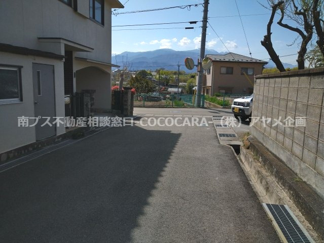 350万円　甲斐市天狗沢　６DK　中古住宅の周辺|前面道路
幅員4.5ｍ