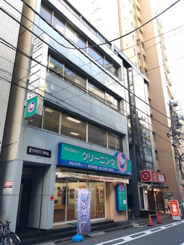 FIRSTビルの外観