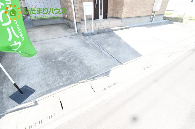 鴻巣市北新宿　中古一戸建ての駐車場